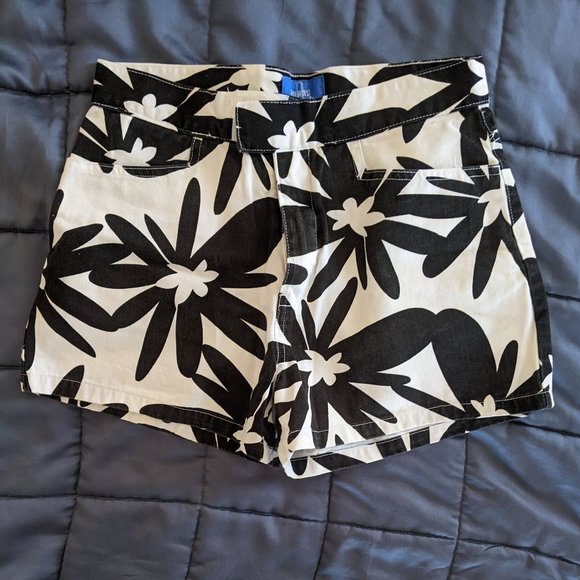 Vintage y2k black and white shorts - Picture 2 of 5